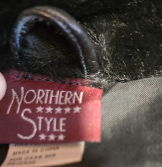 Northern Style Black Leather Jacket - Picture 2 of 4